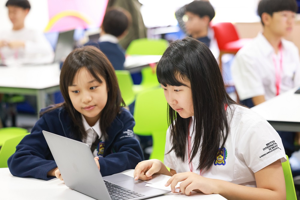 The AI revolution: how artificial intelligence in education is influencing English communication in Vietnam’s next generation