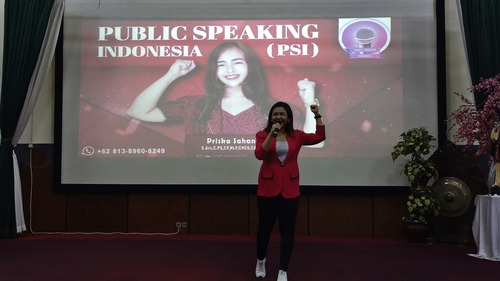 Priska Sahanaya Tingkatkan Kemahiran Public Speaking Bersama Agatis di SD Katolik Sang Timur