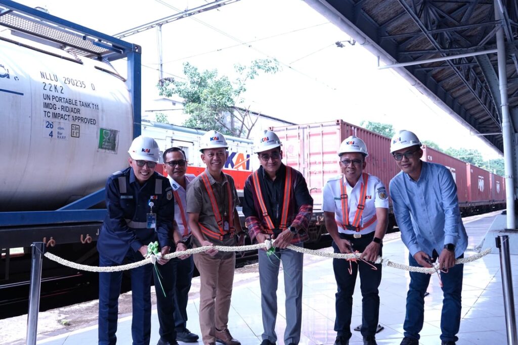 Moda Kereta Api Makin Bersaing, KAI Logistik Luncurkan 2 Rangkaian KA Kontainer Baru