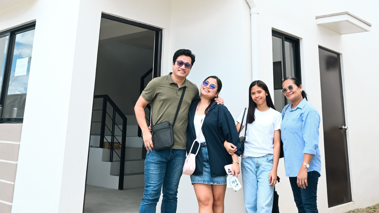 Mr. Mark and his wife, Mrs. Miya, together with their family, pose in front of their newly turned-over home at Idesia San Jose del Monte.