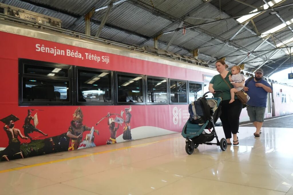 KAI Daop 2 Bandung, Percantik Stasiun dan KA dengan Ornamen Kemerdekaan